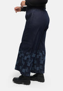 Nílá Hose – Denim Dorcha, Cruth Balún