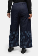 Nílá Hose – Denim Dorcha, Cruth Balún