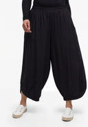 Arina' pants – flowing, light & modern